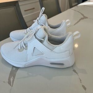 Ladies Nike Air Max (Sz 7) - Like New!